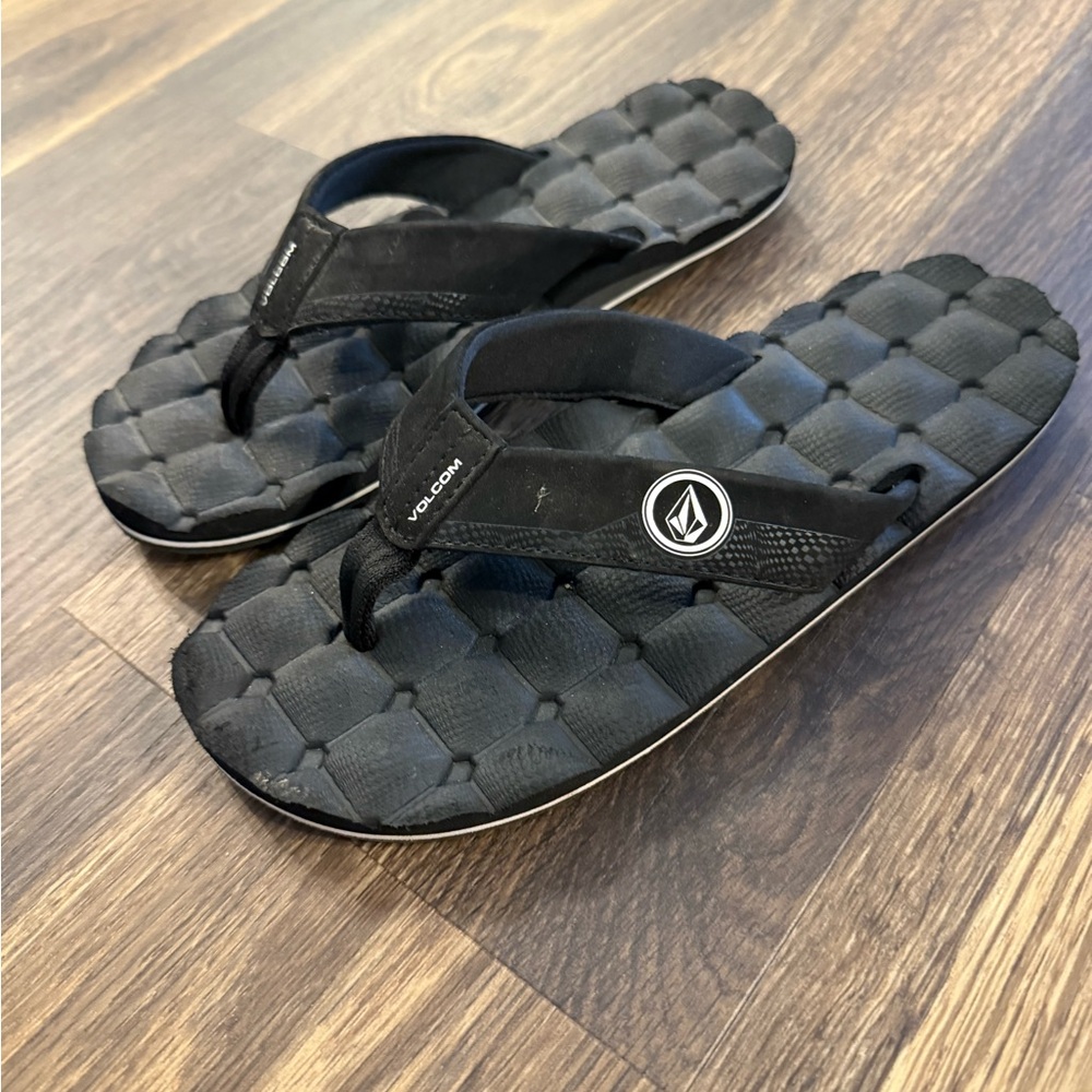 Volcom Black Textured Sandals